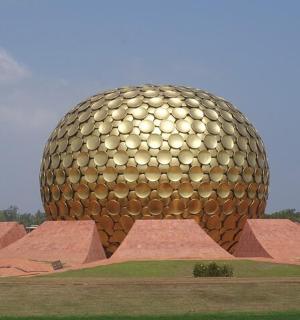 a large metal building with a bunch of roofs