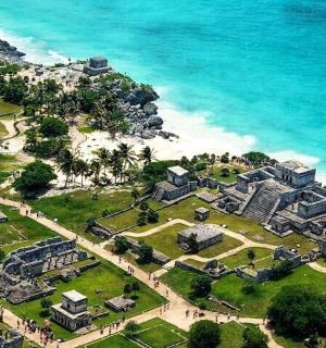 海边豪宅的鸟瞰图