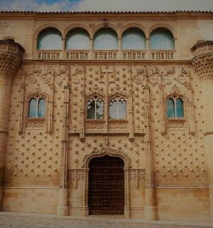 有门和窗的大楼