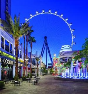 以摩天轮为背景的城市