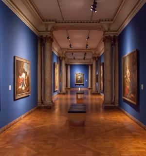 a hallway in an art museum with paintings on the walls