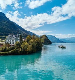 湖心岛上的房子