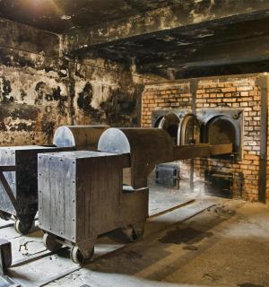 一座老建筑里的旧砖炉