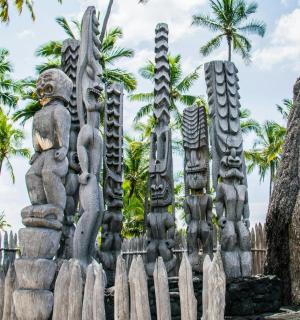 建筑物前的大型雕像