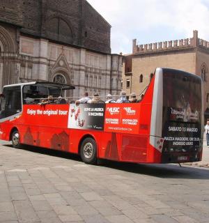 Bologna City Bus Tour and Local Delicacies Tasting