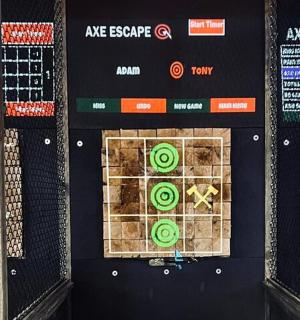 zeď s dveřmi a oknem v nich