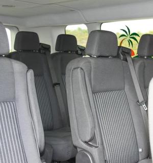 汽车后座的视图