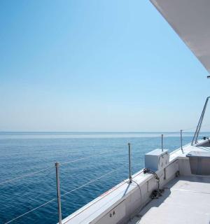 从甲板上看到的海景