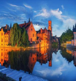 河流、建筑和城市的景色