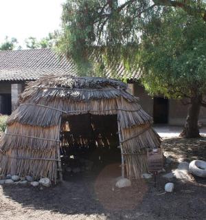 malá chatrč před domem