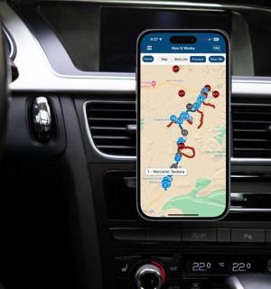 汽车仪表盘上的手机