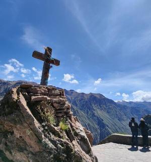山顶上的十字架