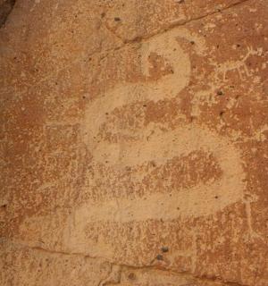 岩石侧面的一幅画