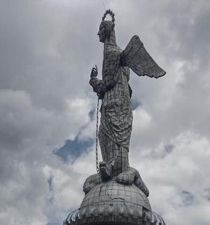 建筑物顶部的雕像