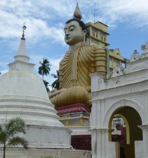 a large statue in front of a building