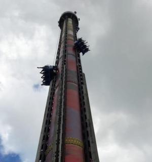 一座以天空为背景的高塔