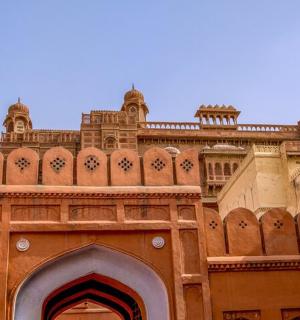 a building with a balcony on top of it