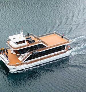 水中载有人的船