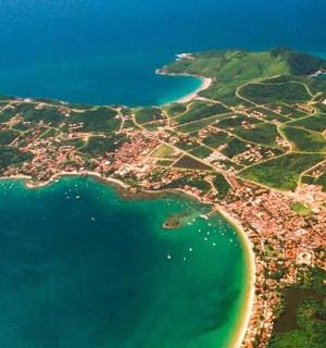 海洋中岛屿的鸟瞰图