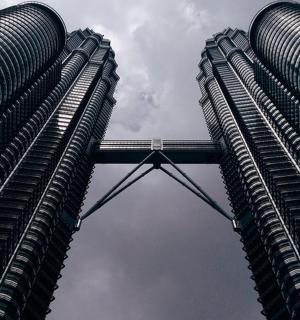 两座相邻的高楼