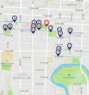 eine Nahaufnahme einer Karte mit Zeigern