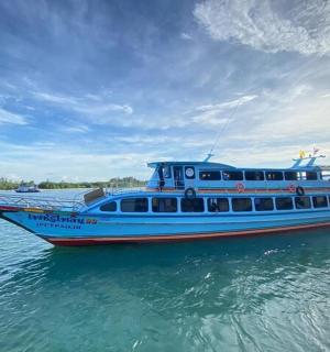 a blue boat is sitting in the water