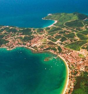 海洋中岛屿的鸟瞰图