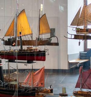 博物馆展出的一组模型船