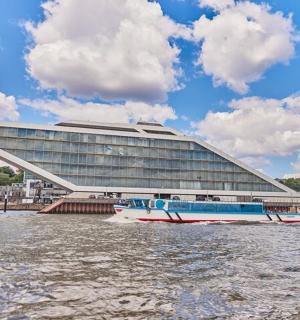 a boat in the water in front of a building