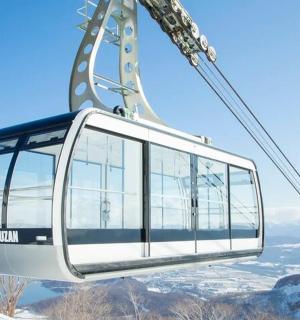 jízda gondolou na vrcholu hory