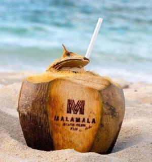 在沙滩上喝一杯