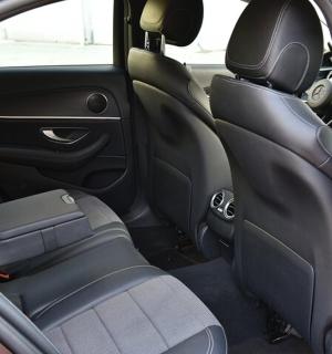 汽车后座的特写