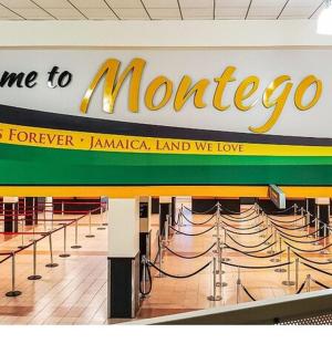 a welcome to morocco bar sign in a mall