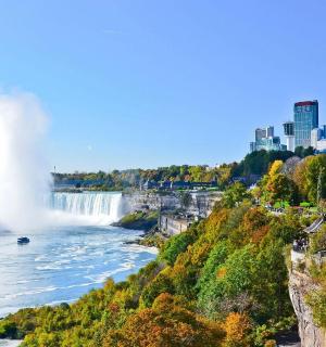 výhled na řeku Niagaru a Niagarské vodopády