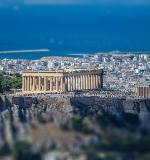 Pohled na aténskou Akropoli z vrcholu Akropole