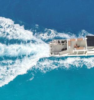 a boat is making a wake in the water