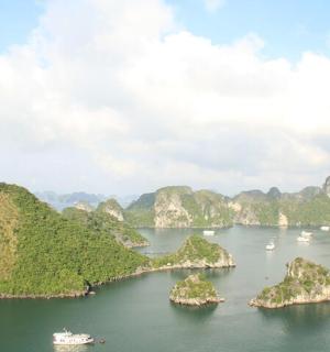 a group of islands in the water with boats