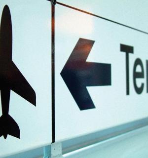 一块写着“tamma”的白色标志