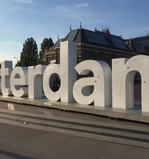 路边的一块大牌子上写着“sederada”