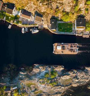 水中船只的鸟瞰图