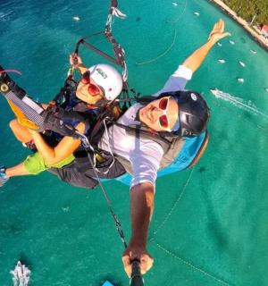 kaks inimest vees kaljuseinal