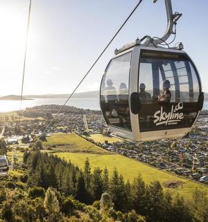 jízda gondolou na obloze nad městem