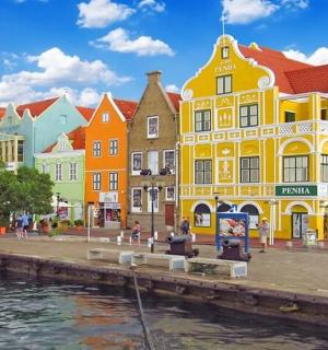 skupina barevných budov vedle vodní plochy