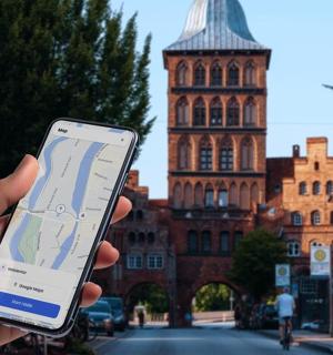 城市里拿着手机的人