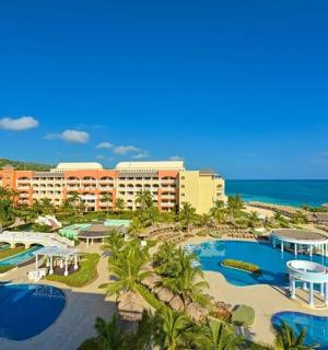 letecký pohled na letovisko