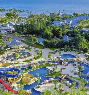 度假村水上乐园的鸟瞰图