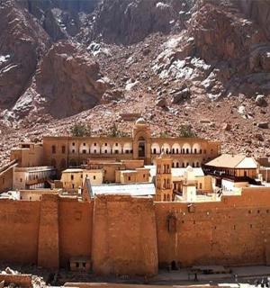 a small village in the middle of a mountain