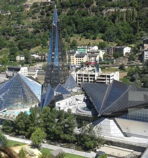 一栋高楼的鸟瞰图