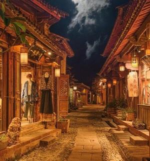 夜晚的老城区街道