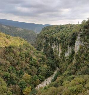 俯瞰山脉与河流